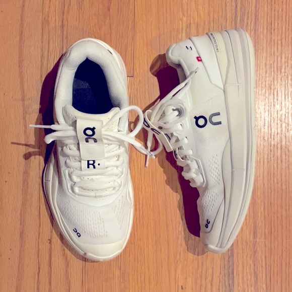 On Running White Athletic Shoes - Picture 3 of 9